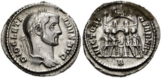 Argenteus met opschrift "DIOCLETIANUS AUG(USTUS)". Op de keerzijde vier tetrarchen in offerscène met opschrift "VIRTUS MILITUM" (soldatendeugd)