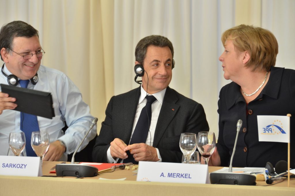 Sarkozy en Merkel op een congres in Marseille in 2011