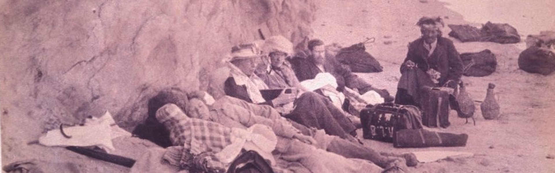 De zussen Agnes Smith Lewis en Margaret Dunlop Gibson in Sinaï