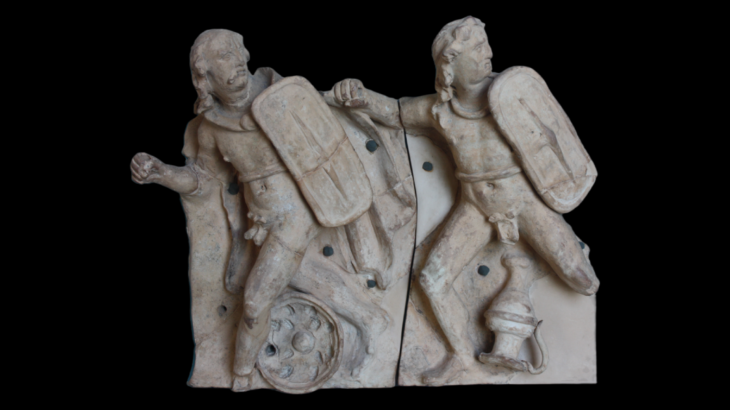 een tempelfries uit Civitalba (momenteel in het Museo Archeologico Nazionale delle Marche) die vluchtende Kelten - met de typische halsringen en schilden - afbeeldt die in paniek vluchten, niet alleen verwijzend naar hun nederlaag tegen Rome (295 v.C.) maar vermoedelijk ook naar de mislukte plundering van de tempel van Apollo in Delphi (279 v.C.) onder leiding van Brennus