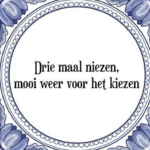 Een bekende Nederlandse tegelspreuk met een wens voor mooi weer bij het niezen